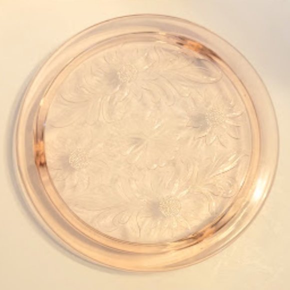 VTG PINK DEPRESSION GLASS 10" ROUND CAKE PLATE WITH 3 FEET FLORAL DESIGN PRESSED - Picture 1 of 4